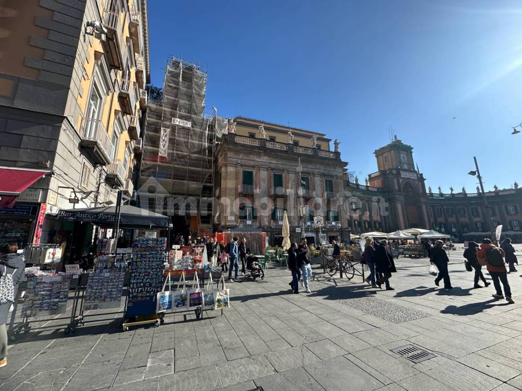 Locale commerciale via Port'alba 2, Napoli, Rif. 127163119 - Immobiliare.it