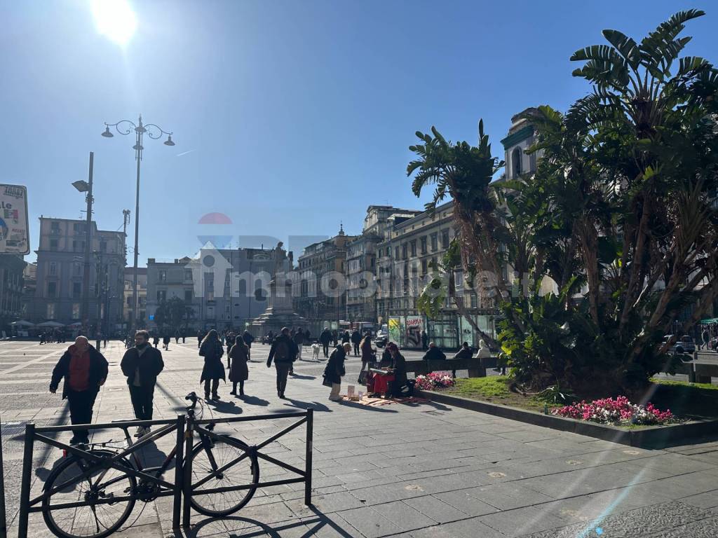 Locale commerciale via Port'alba 2, Napoli, Rif. 127163119 - Immobiliare.it