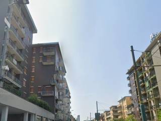 Bilocale da ristrutturare, primo piano, Giambellino, Milano