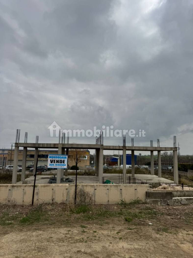 Capannone in Costruzione 300mq con Terreno 1.200mq - San Giacomo degli Schiavoni - foto 2