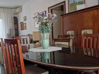 Trilocale buono stato, quarto piano, Pezzotti - Meda, Milano