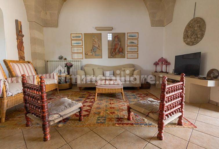 Salone