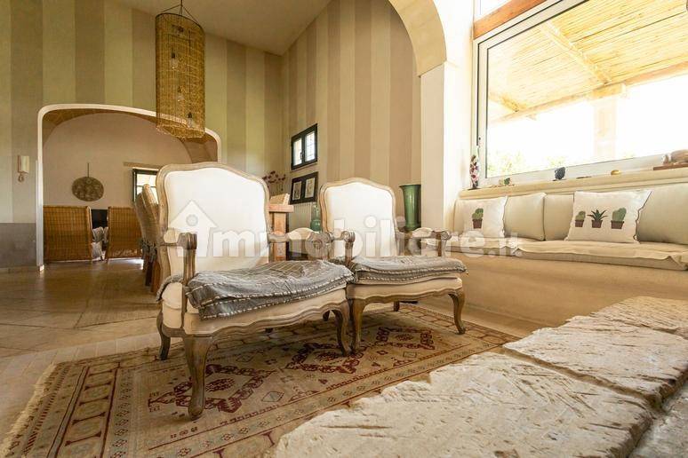 Salone