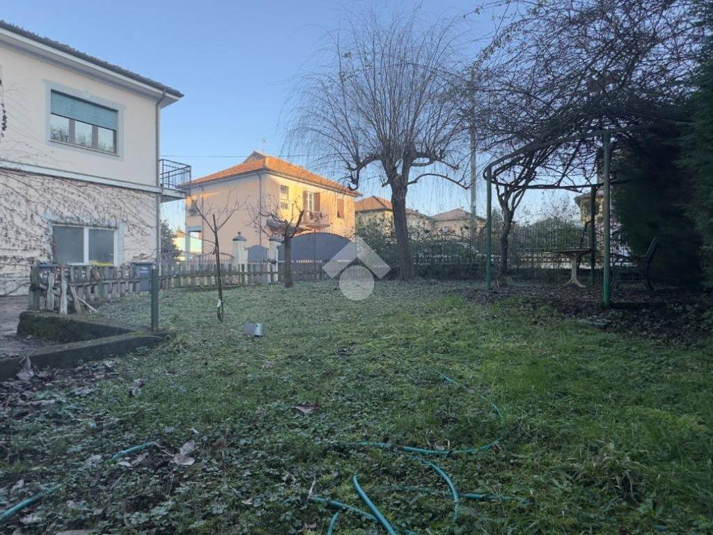 Edilio Raggio Vendita Appartamento Novi Ligure. Trilocale in via Edilio Raggio 58 ...