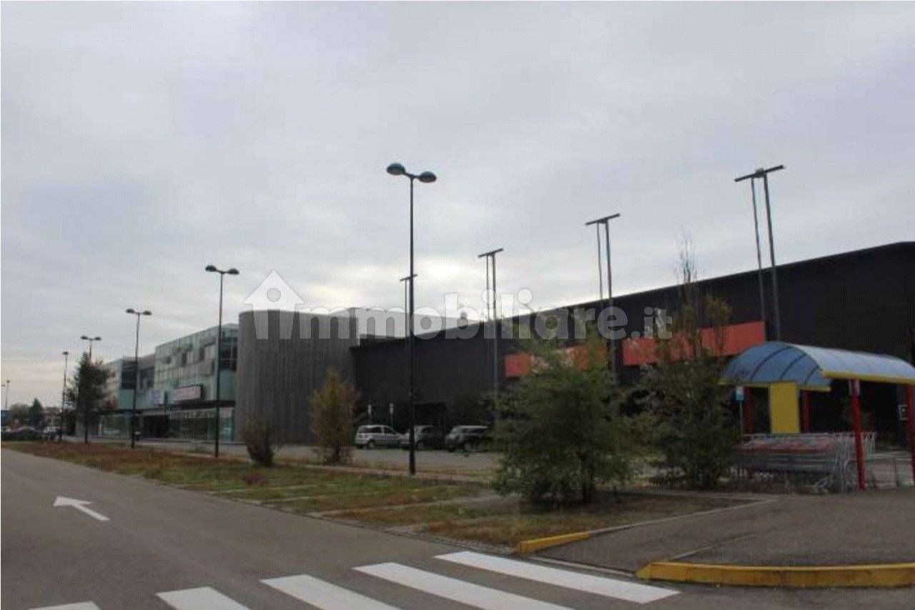 Palazzo - Stabile in vendita a Parma