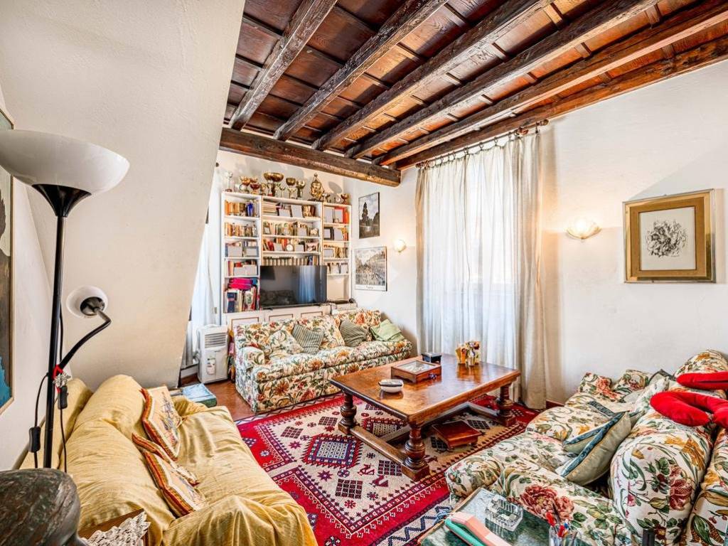 Vendita Appartamento Roma. Quadrilocale in via Garibaldi 3. Buono stato ...