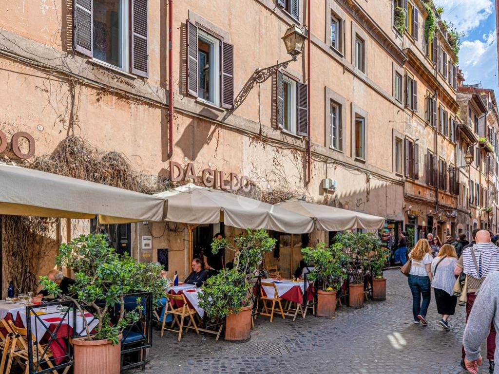 Vendita Appartamento Roma. Quadrilocale in via Garibaldi 3. Buono stato ...
