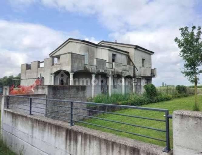 Villa in vendita a Giacciano con Baruchella