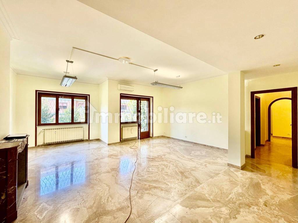 Vendita Appartamento Roma. Quadrilocale, Buono stato, primo piano, con ...