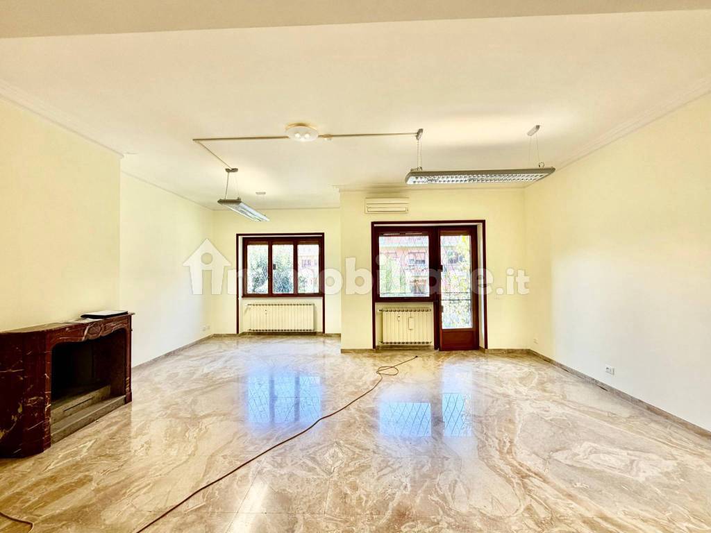 Vendita Appartamento Roma. Quadrilocale, Buono stato, primo piano, con ...