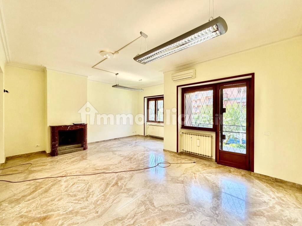 Vendita Appartamento Roma. Quadrilocale, Buono stato, primo piano, con ...
