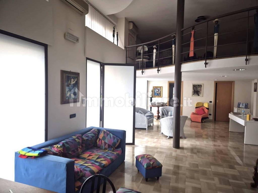 Salone