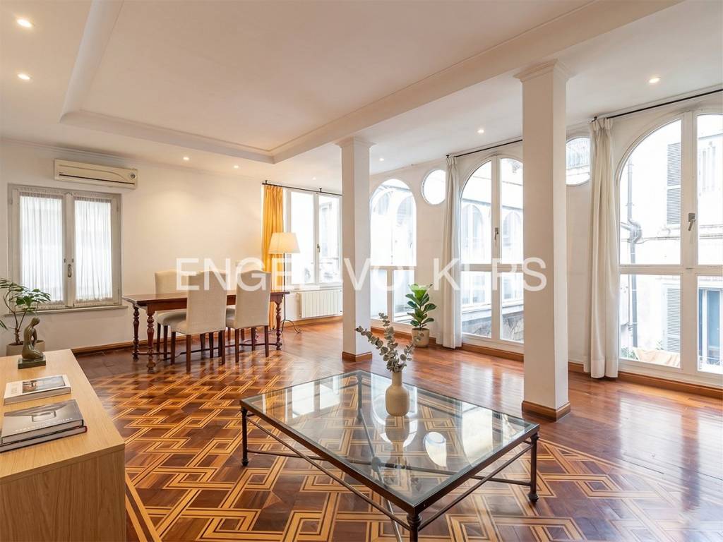 Vendita Appartamento Roma. Quadrilocale in via del Governo Vecchio. Da ...