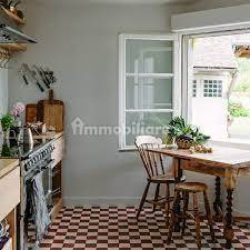 Palazzo - Stabile in vendita a Padova