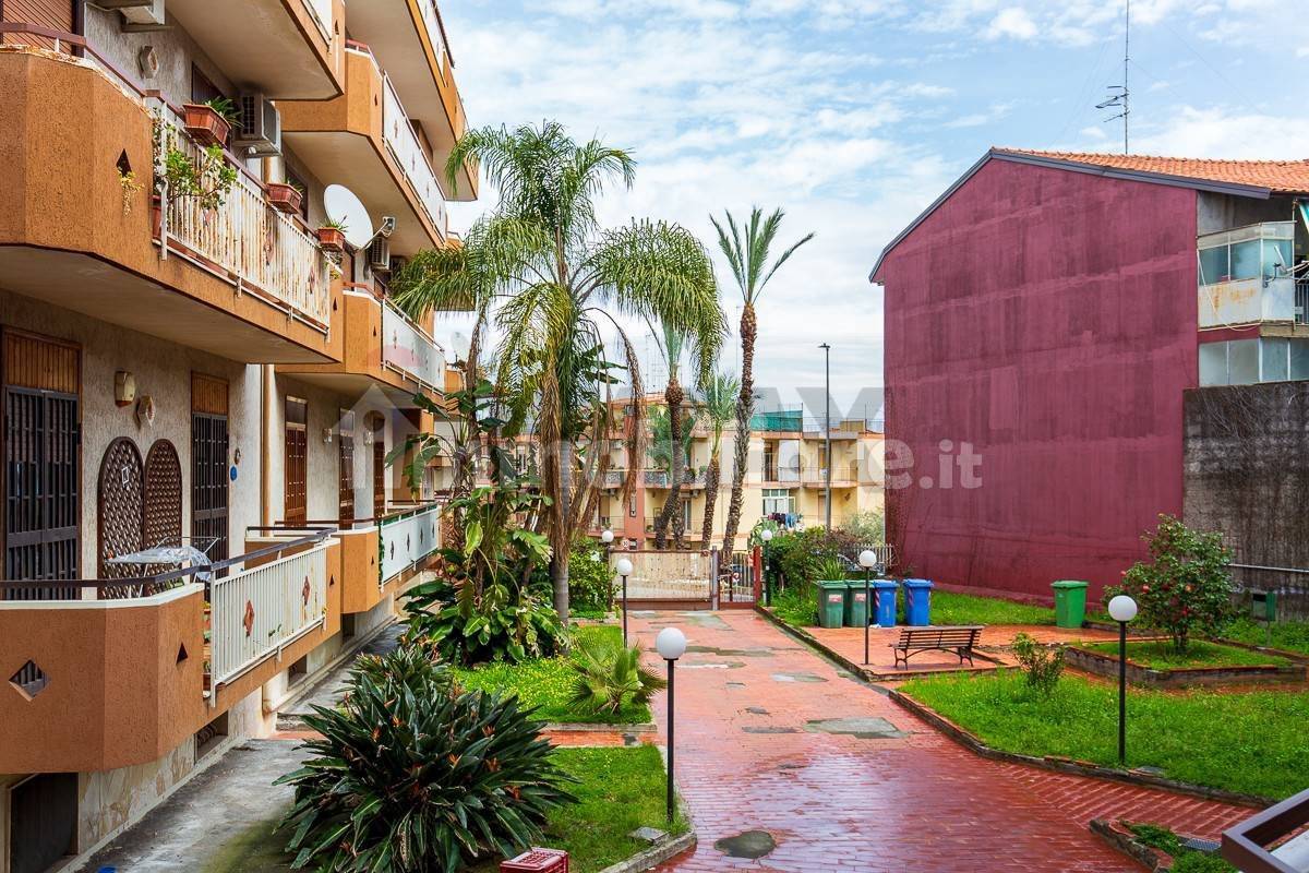 Appartamento in vendita a Aci Catena