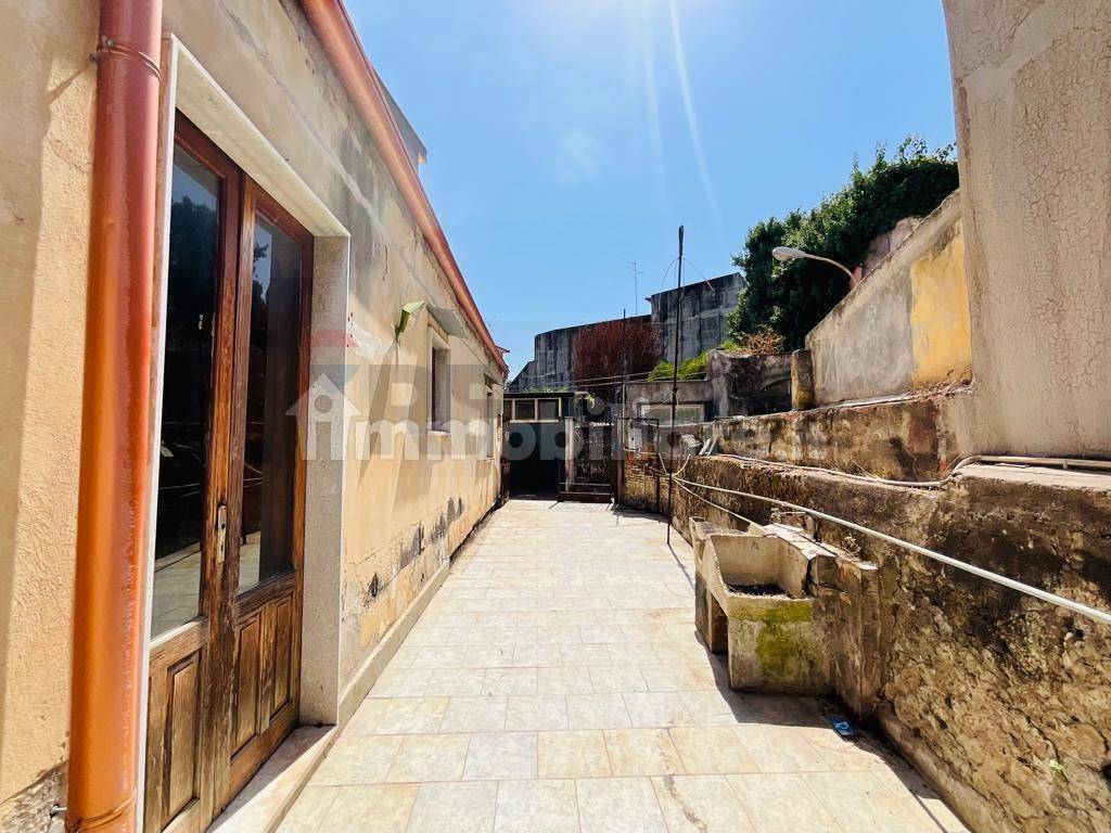 Casa indipendente in vendita a Aci Catena