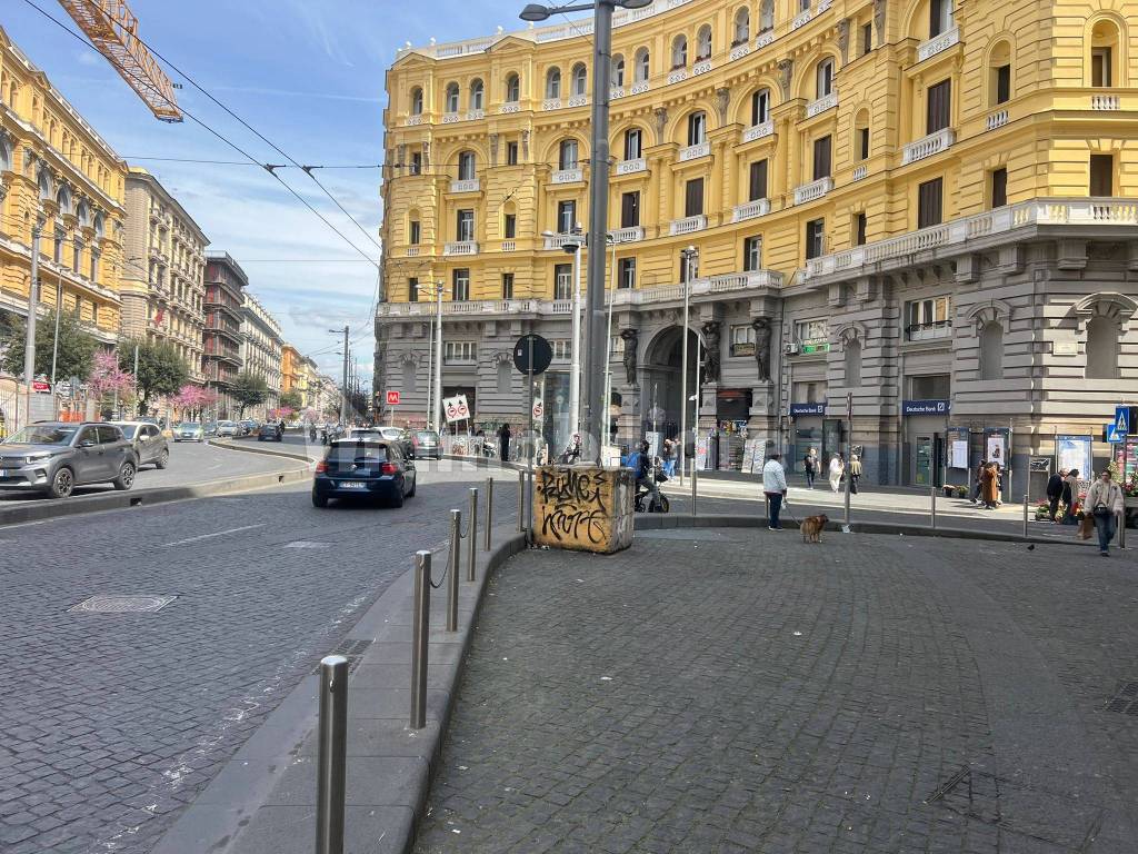 Vendita Appartamento Napoli. Monolocale in piazza Nicola Amore. Da ...