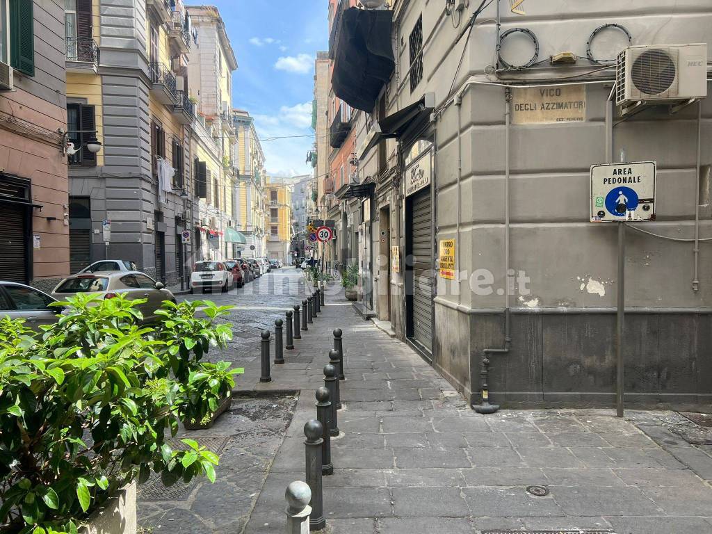 Vendita Appartamento Napoli. Monolocale in piazza Nicola Amore. Da ...