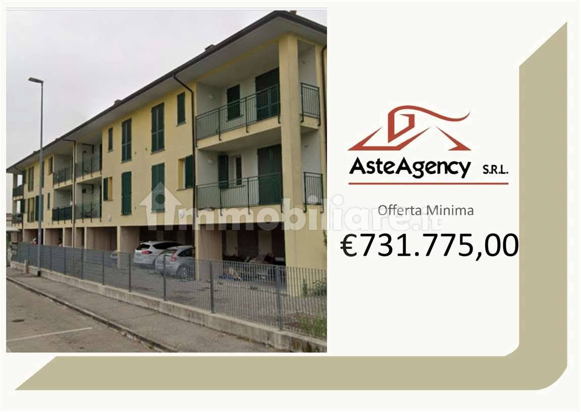 Palazzo - Stabile in vendita a Broni