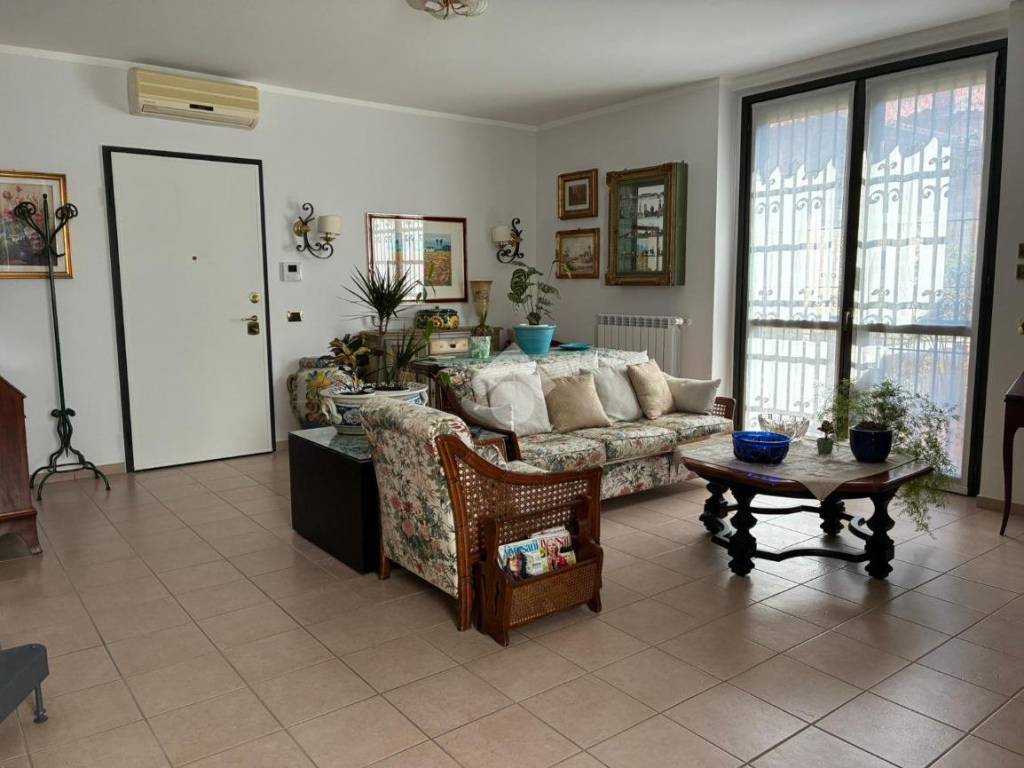 Vendita Appartamento Corbetta. Quadrilocale in via Paisiello 21. Buono ...