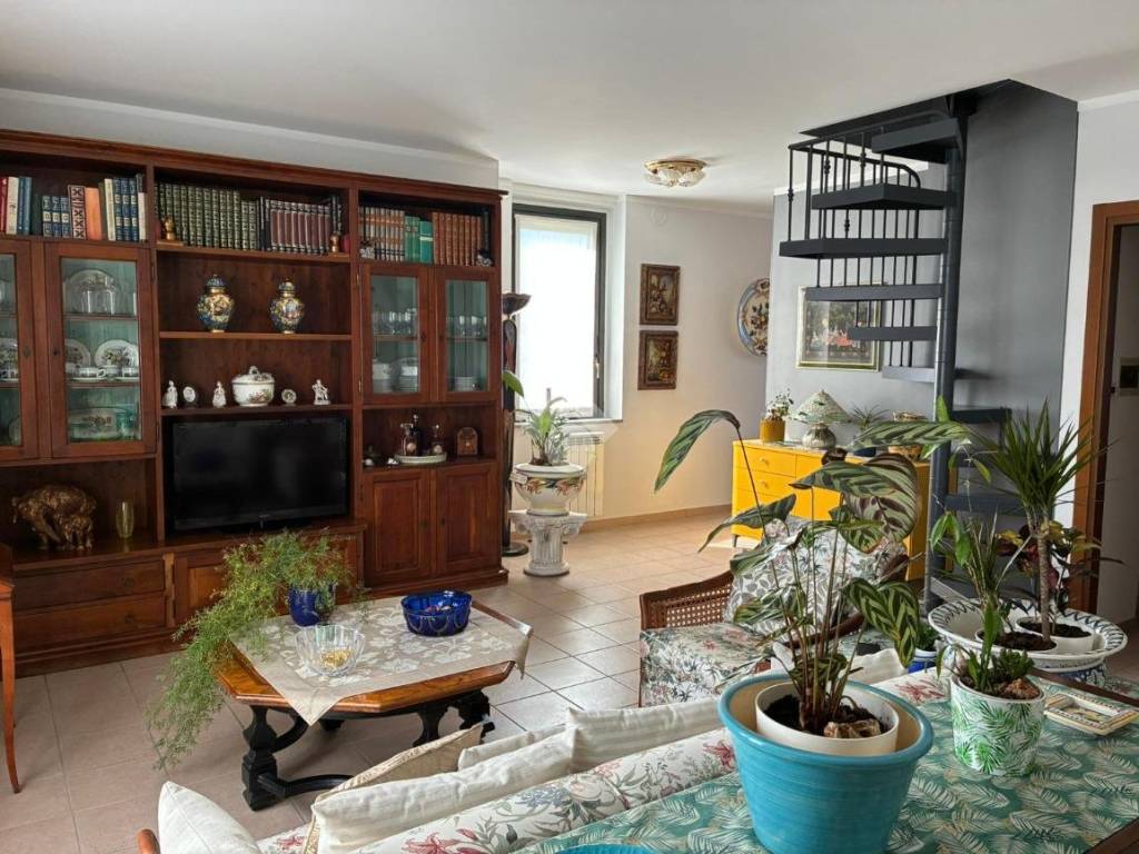 Vendita Appartamento Corbetta. Quadrilocale in via Paisiello 21. Buono ...