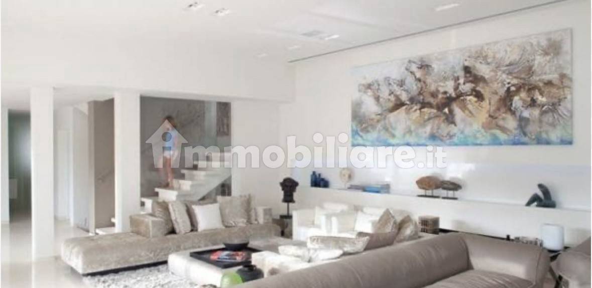 Palazzo - Stabile in vendita a Cagnano Varano