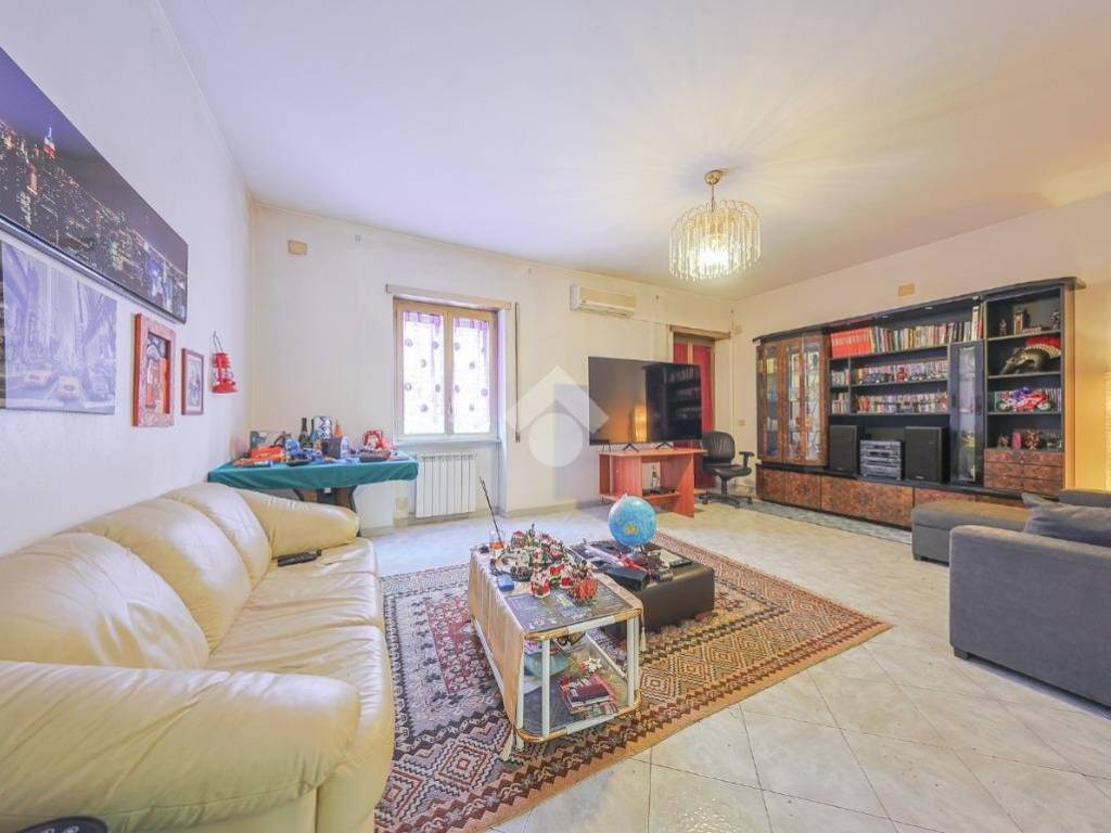 Vendita Appartamento Roma. Trilocale, Buono stato, primo piano, con ...