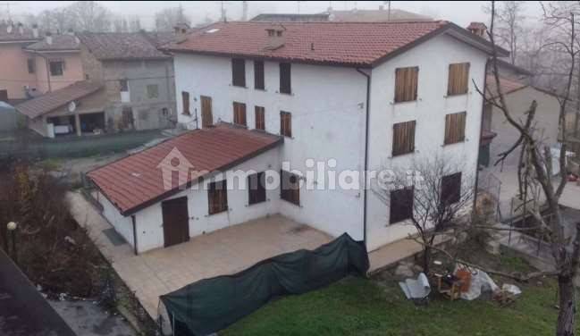 Palazzo - Stabile in vendita a Casalgrande