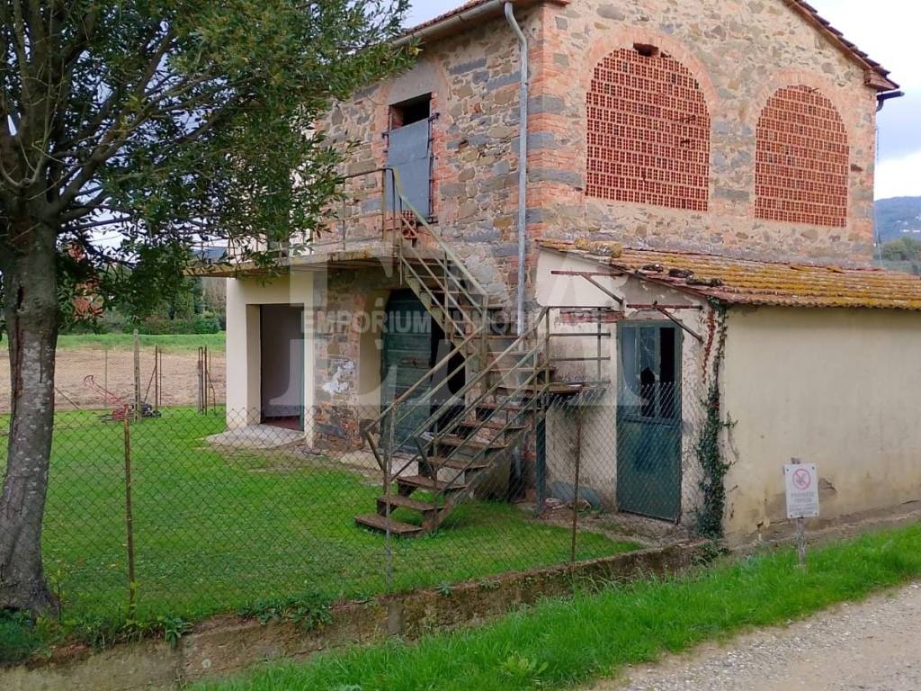 Rystigo Vendita Rustico Vinci. Da ristrutturare, posto auto, 580 m², rif. 128118886
