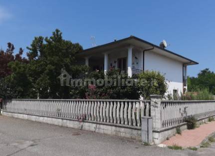 Villa in vendita a San Cipriano Po