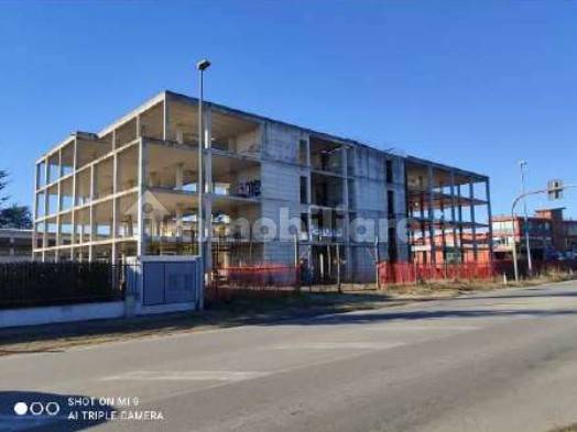 Palazzo - Stabile in vendita a Mozzate