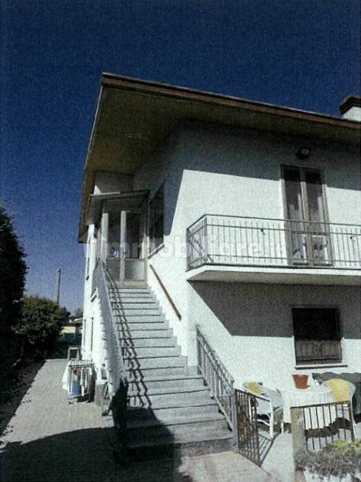 Palazzo - Stabile in vendita a Lungavilla