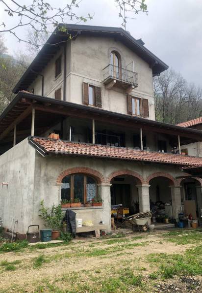 Palazzo - Stabile in vendita a Arcisate