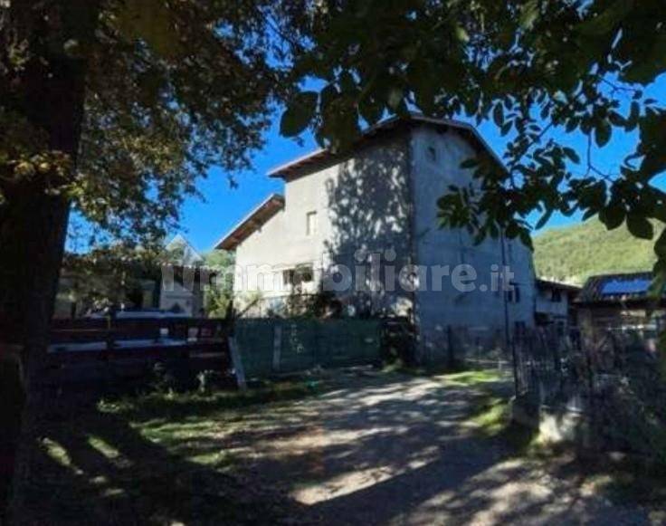 Casa indipendente in vendita a Lugagnano Val d'Arda