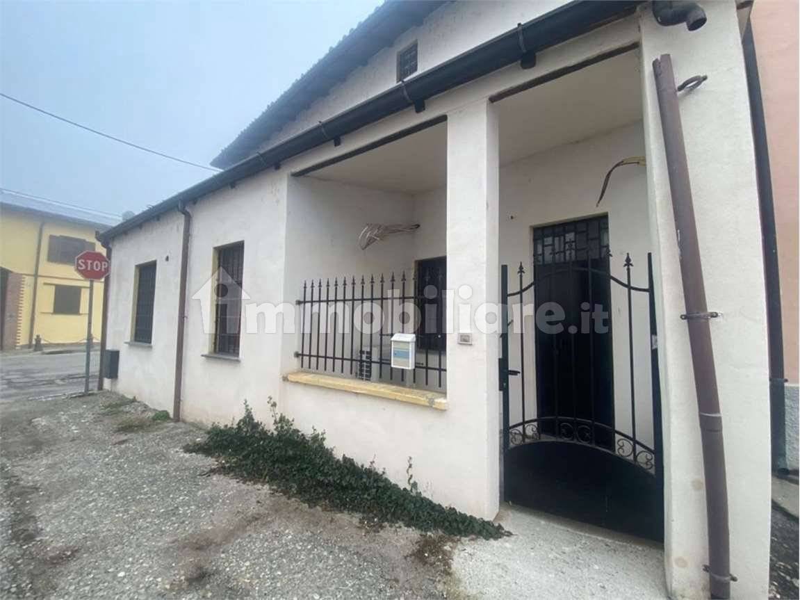 Palazzo - Edificio in vendita a Garlasco