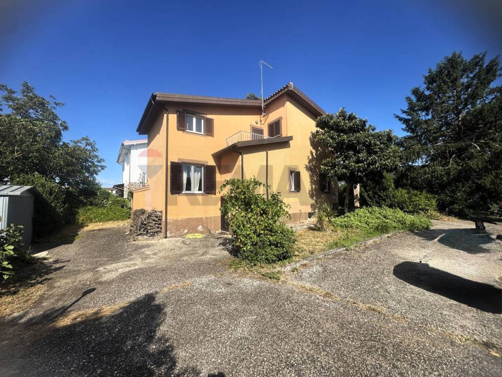 Vendita Villa unifamiliare in via Romana 190/A Mazzano Romano. Ottimo ...