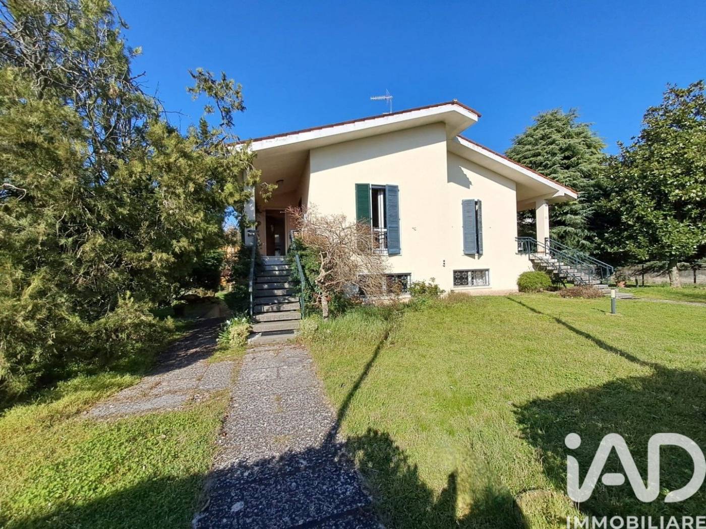 Semi-Detached Villa with Generous Spaces in Crespino
