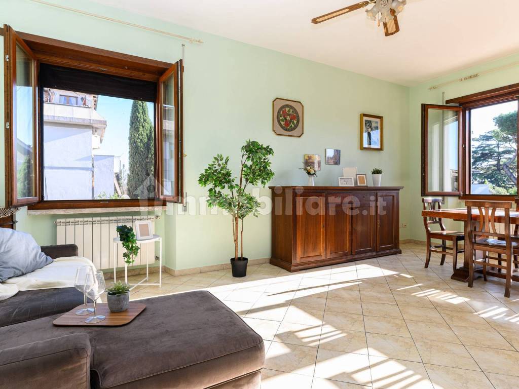 Roman Labaro Sale Apartment Rome. 4-room flat in via del Labaro. Good condition ...