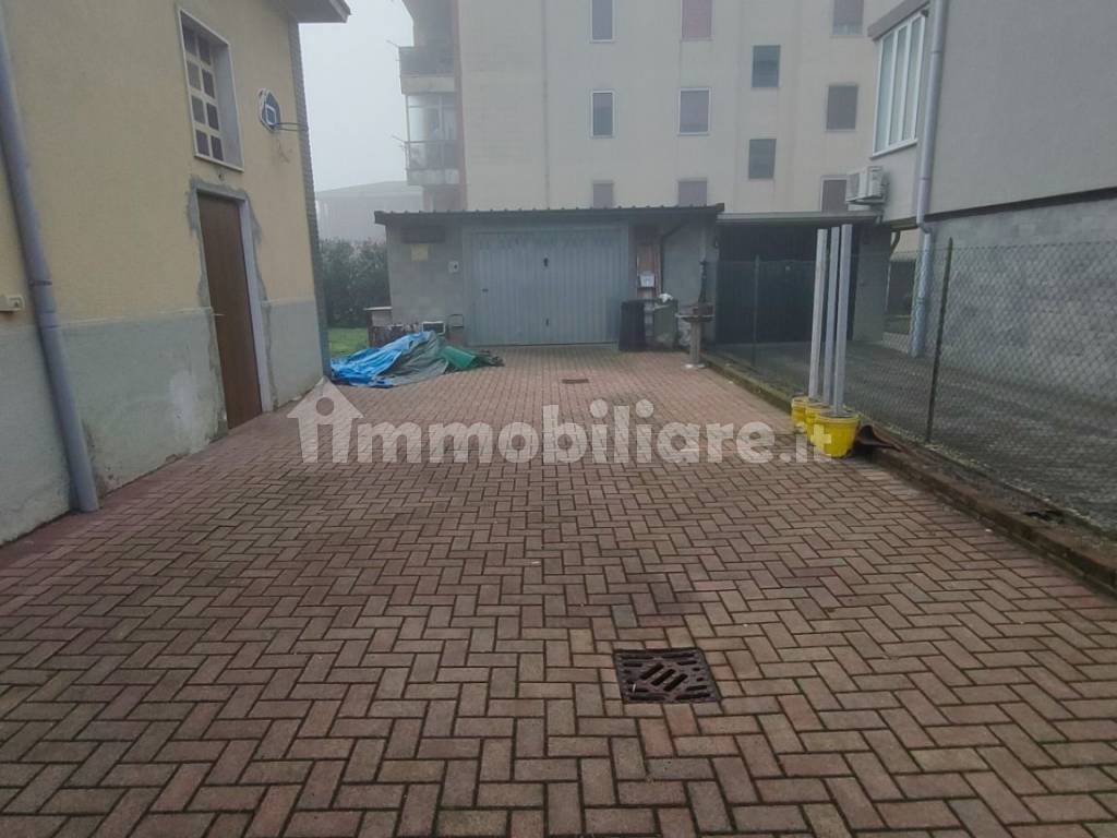 Vendita Villa unifamiliare in via Ballara Cameri. Buono stato, posto ...