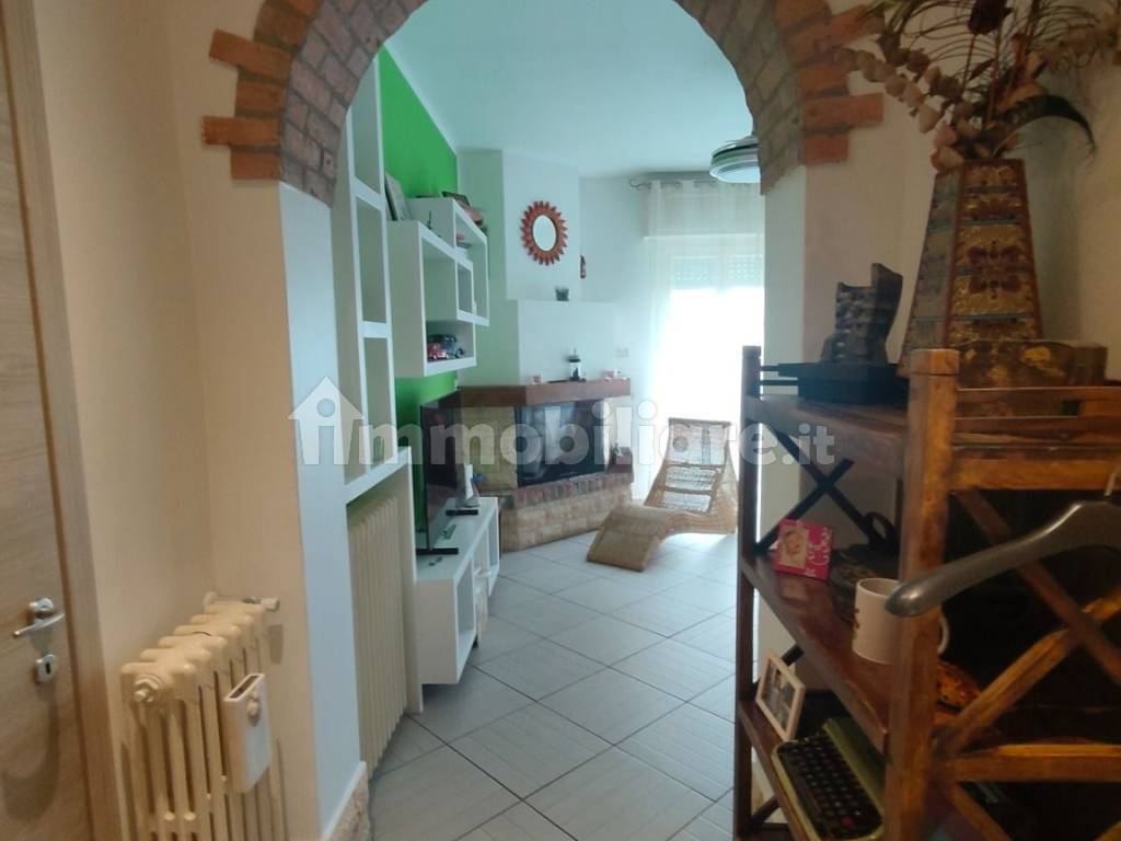 Vendita Villa unifamiliare in via Ballara Cameri. Buono stato, posto ...