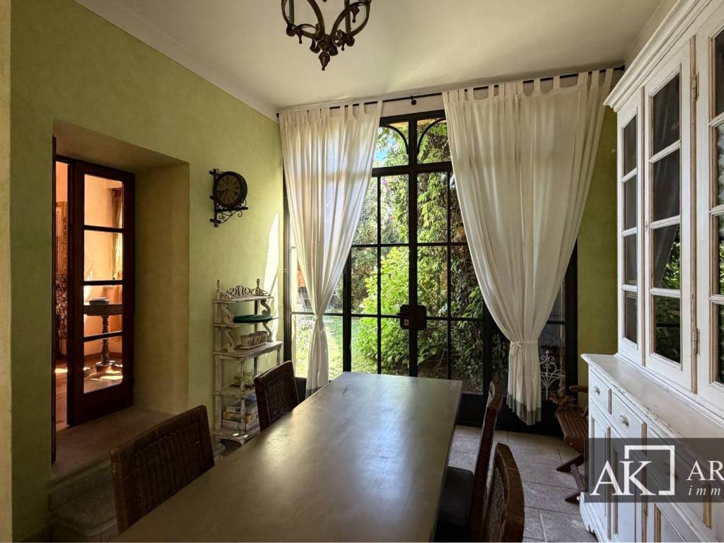 Salone