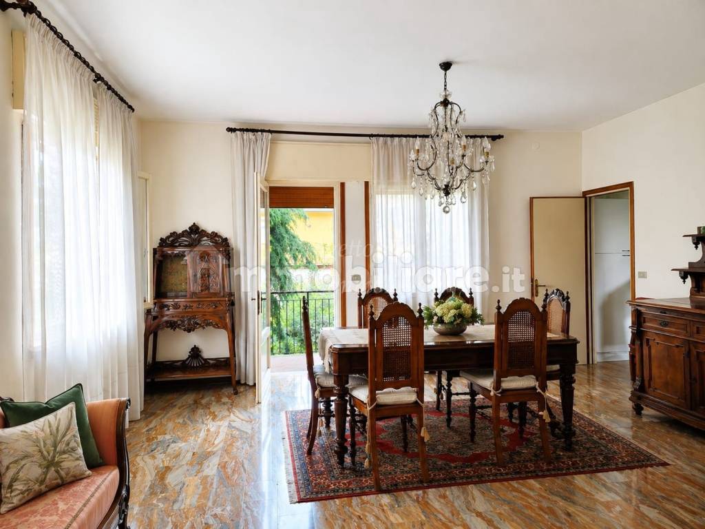 Salone