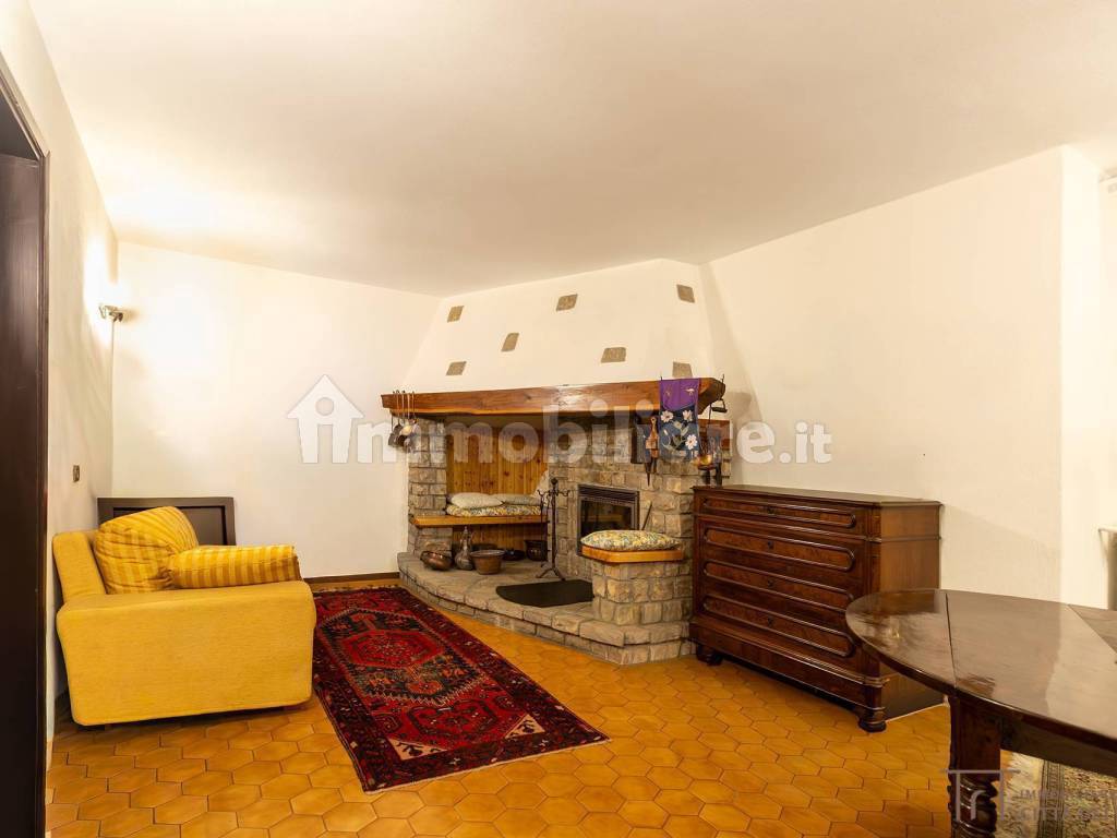 Vendita Villa bifamiliare in via Alfredo Piatti Mozzo. Buono stato ...