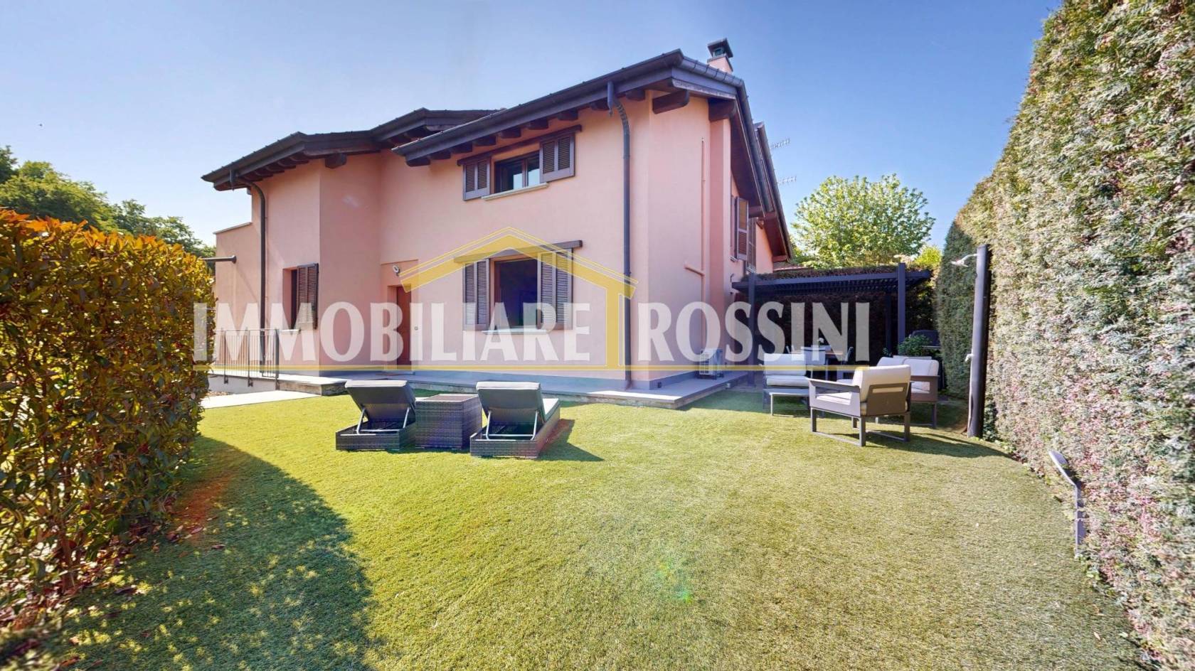 Villa in vendita a Gazzada Schianno