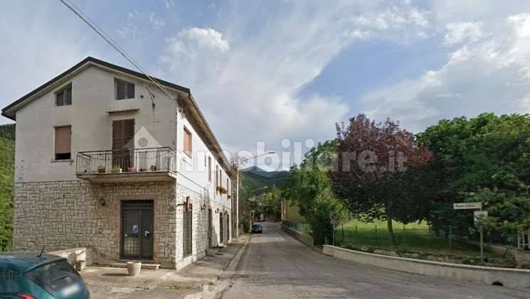 Palazzo - Stabile in vendita a Frontone