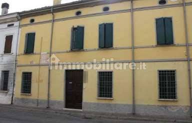 Palazzo - Stabile in vendita a Viadana