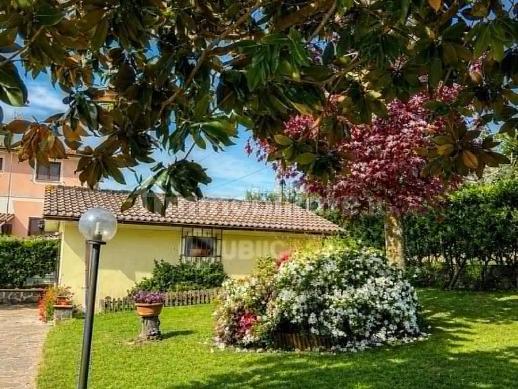 Vendita Villa unifamiliare Velletri. Buono stato, posto auto, con ...