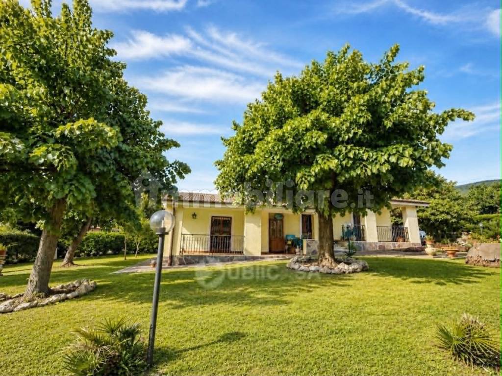 Vendita Villa unifamiliare Velletri. Buono stato, posto auto, con ...