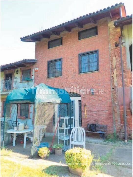Palazzo - Stabile in vendita a Trofarello