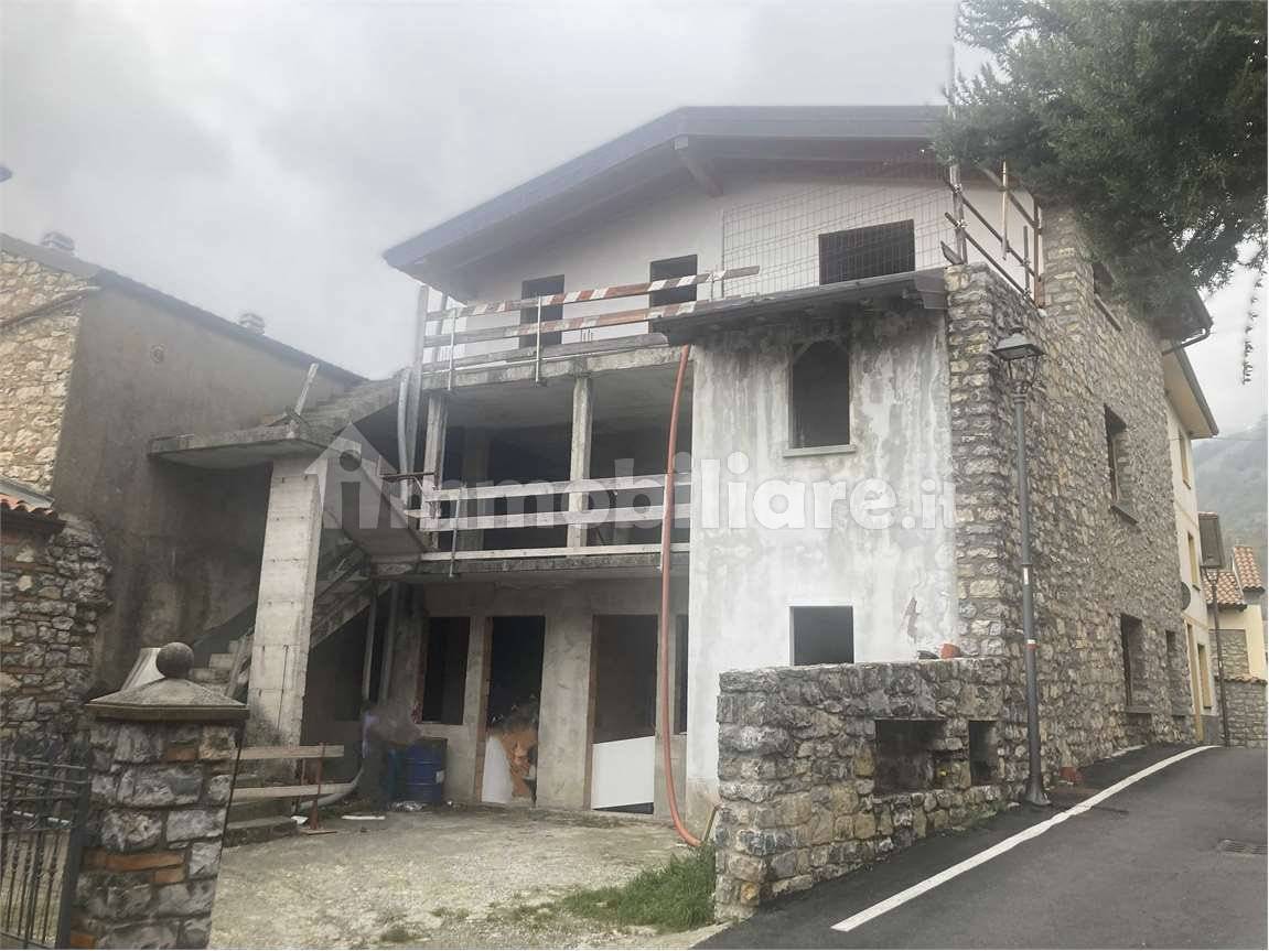 Palazzo - Stabile in vendita a Parzanica
